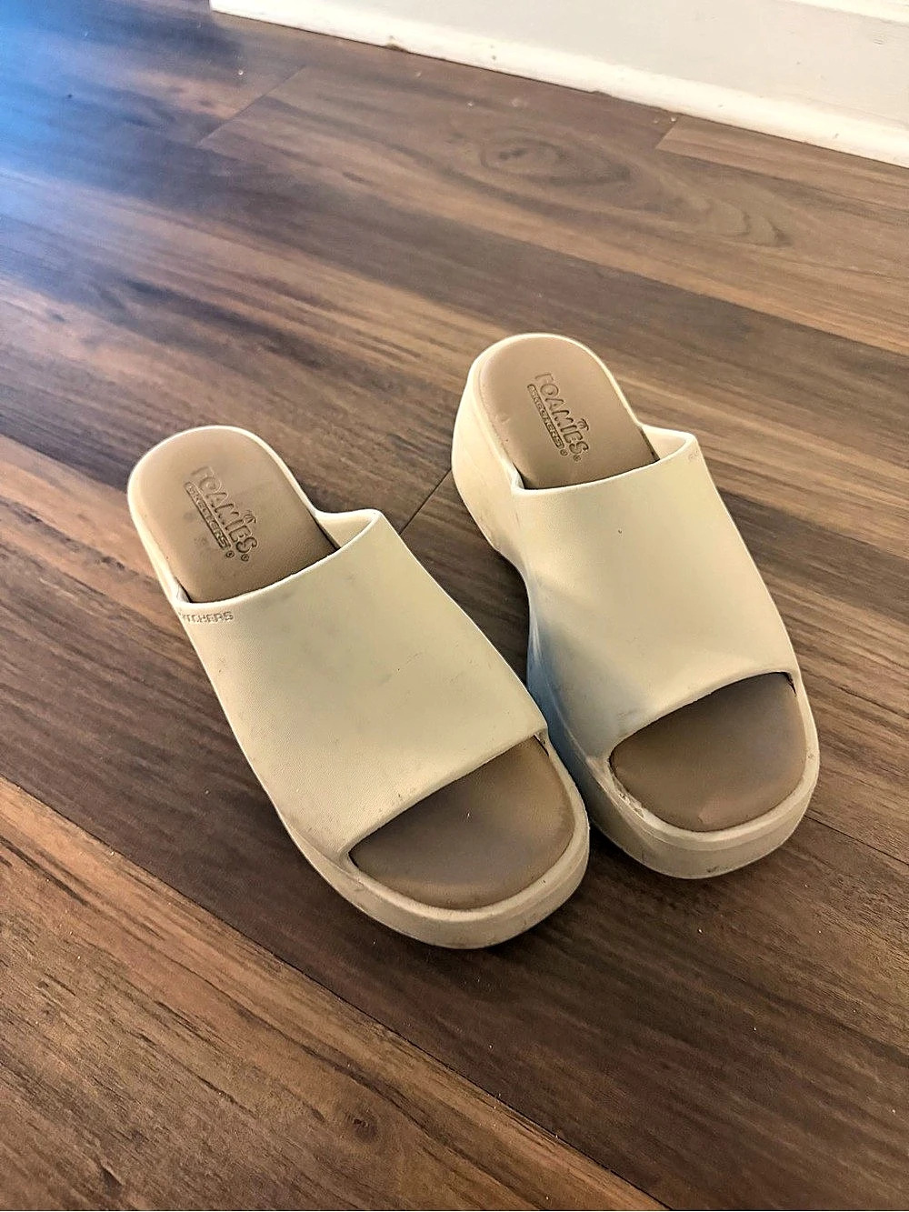Skechers Foamies Arch Fit Footsteps Platform Slide Sandal Cream Size 8